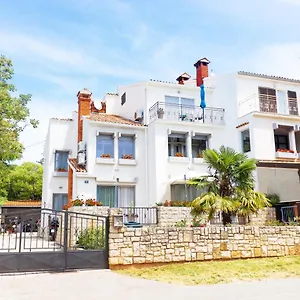 https://apartment-centener.in-istria.net